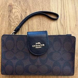 Coach Tech Wallet in Colorblock Brown/Black Gently Used